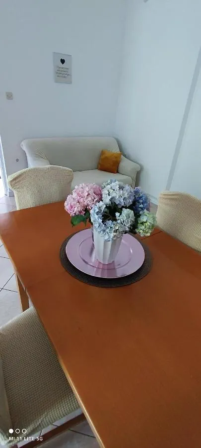 Apartments Mirijana Pola 0*,